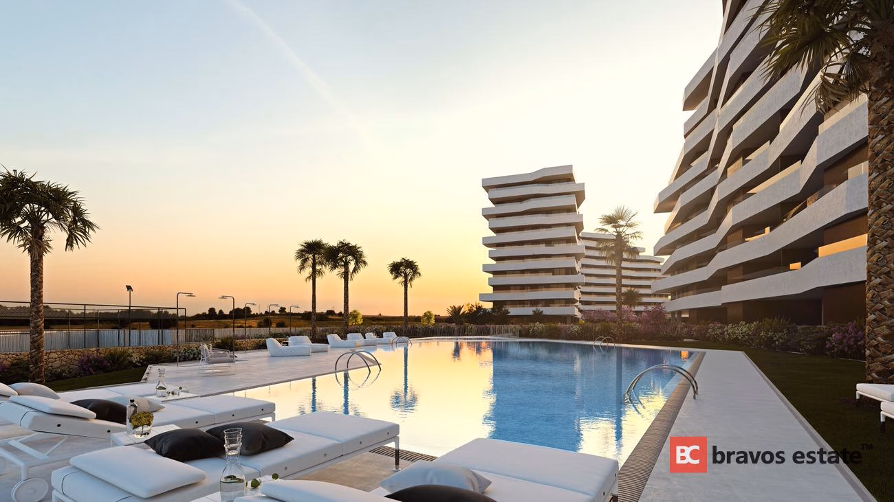 Seafront 3-Bedroom Apartment in Playa de San Juan - 16
