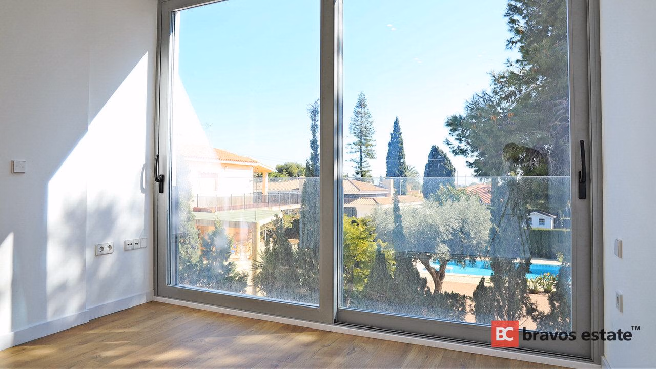 Spacious 3-Bedroom Villa in Playa de San Juan - 6