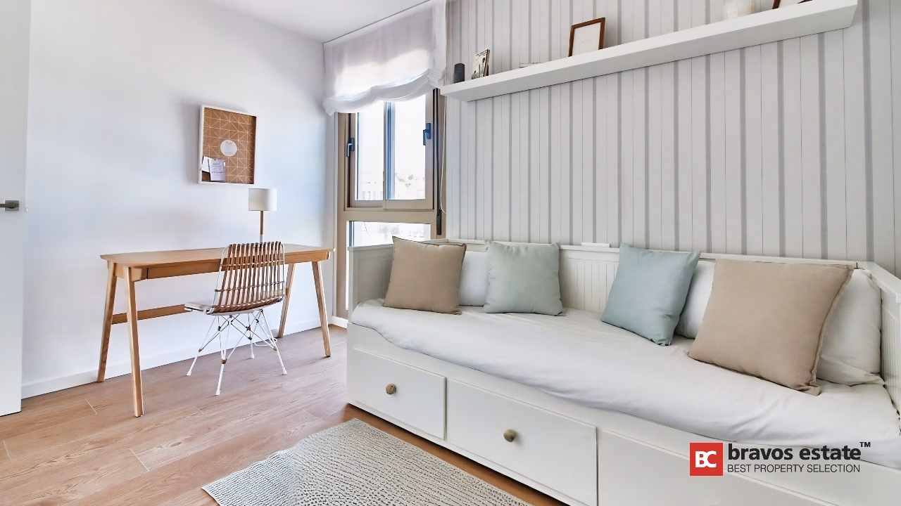 Bungalow Espacioso de 4 Dormitorios en Alicante - 10