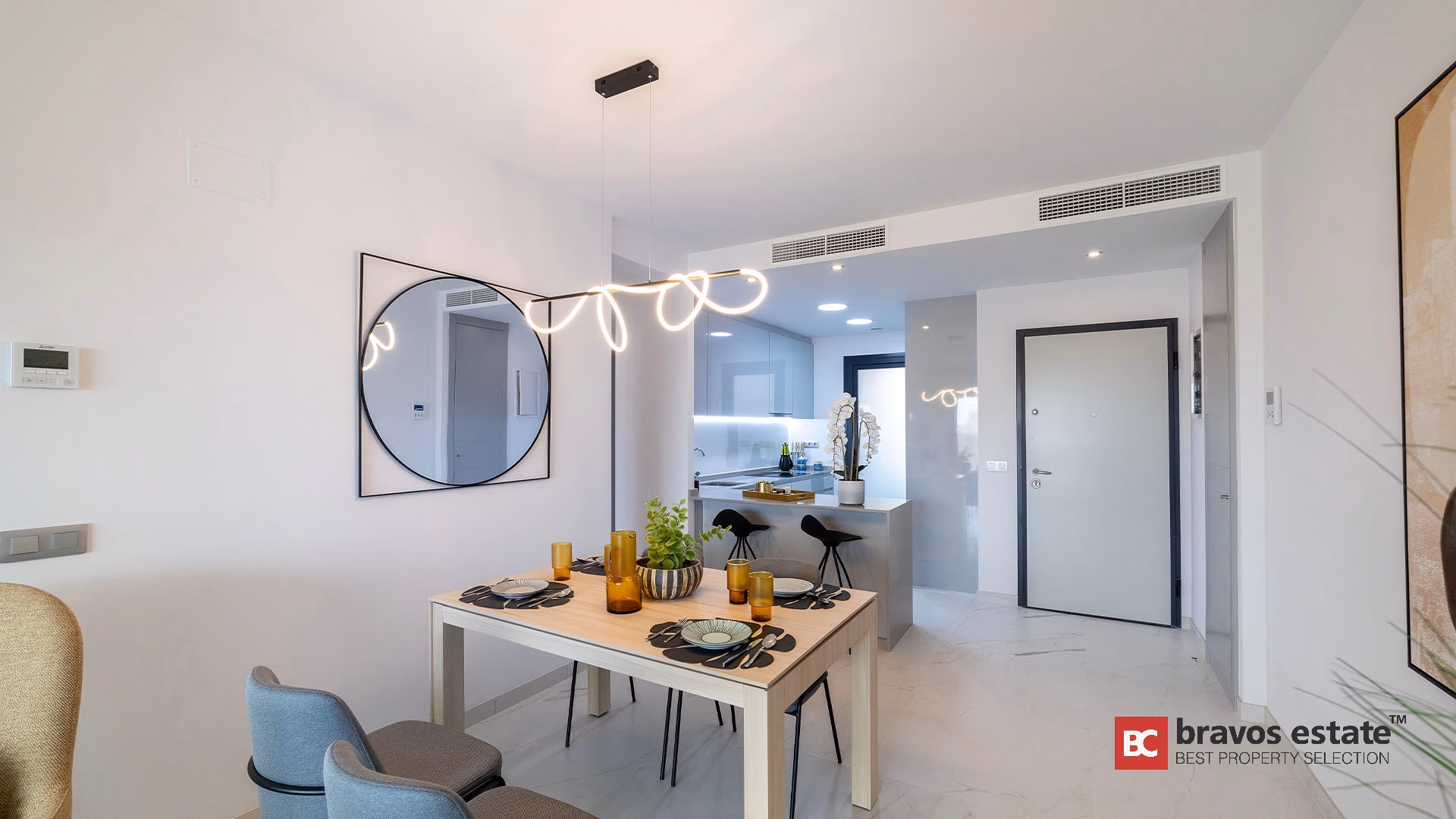 Seafront 2-Bedroom Apartment in Benidorm · 110 m² - 9