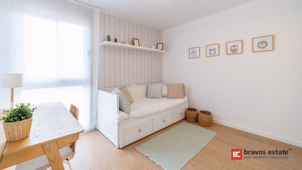 Bungalow Espacioso de 4 Dormitorios en Alicante - 11