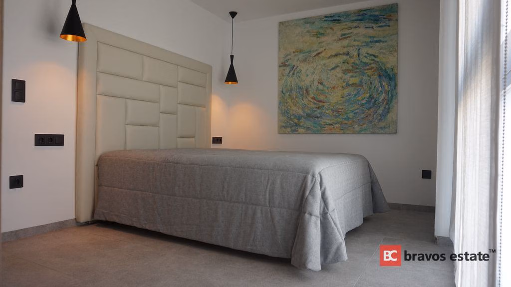 Beachside 4-Bedroom Villa in Torrevieja · 200 m² - 15