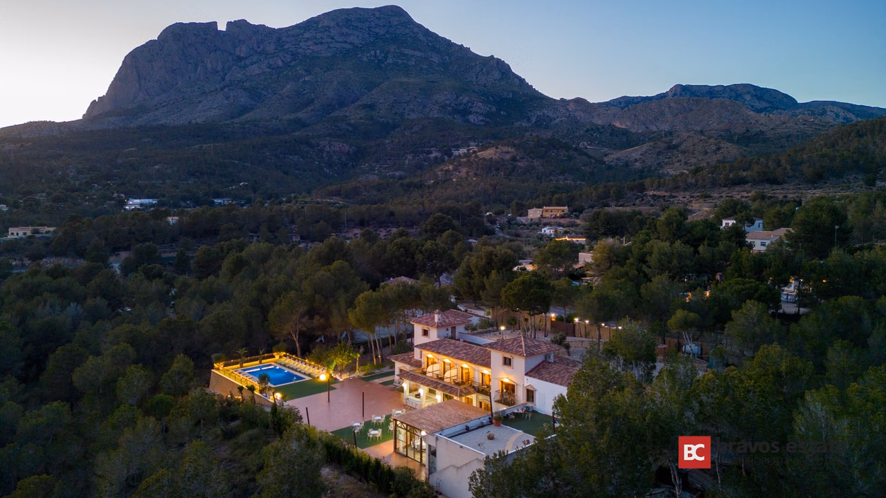 Villa De Lujo de 12 Dormitorios en Finestrat - 8