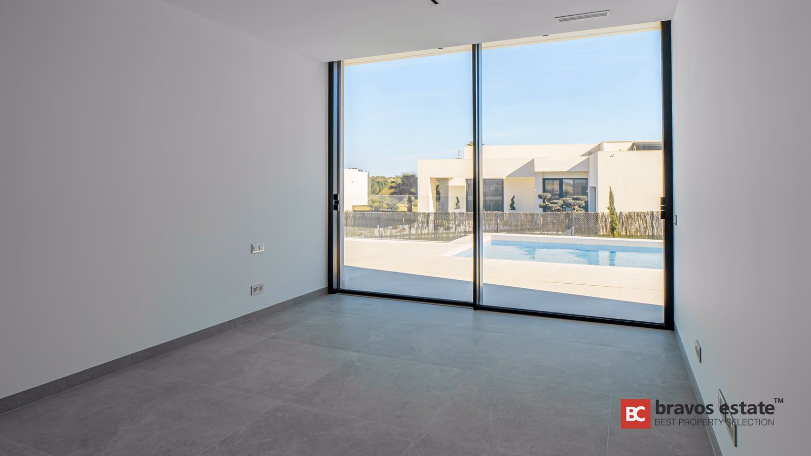 Villa Espaciosa de 3 Dormitorios en Las Colinas · 409 m² - 11