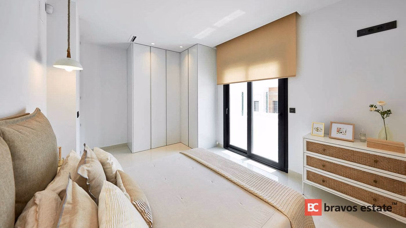 Villa con techos de 3,2 m y vistas al mar en las colinas de Benidorm - 13