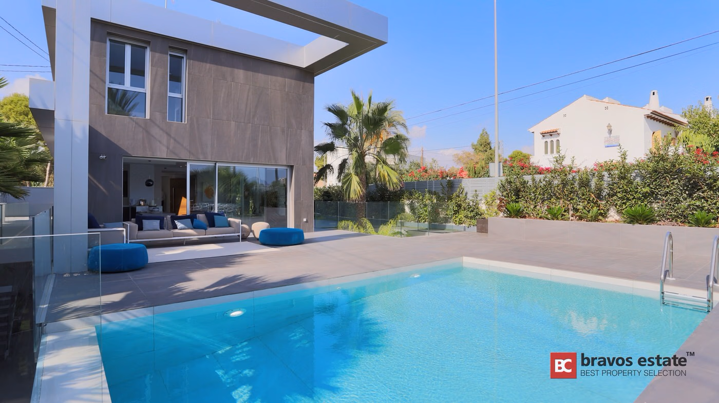 Beachside 7-Bedroom Villa in Playa de San Juan - 2