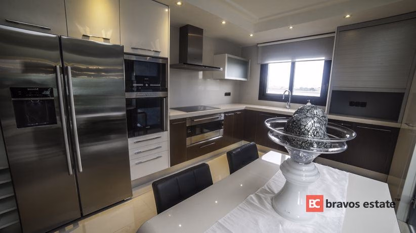 Beachside 3-Bedroom Villa in Campoamor · 193 m² - 11