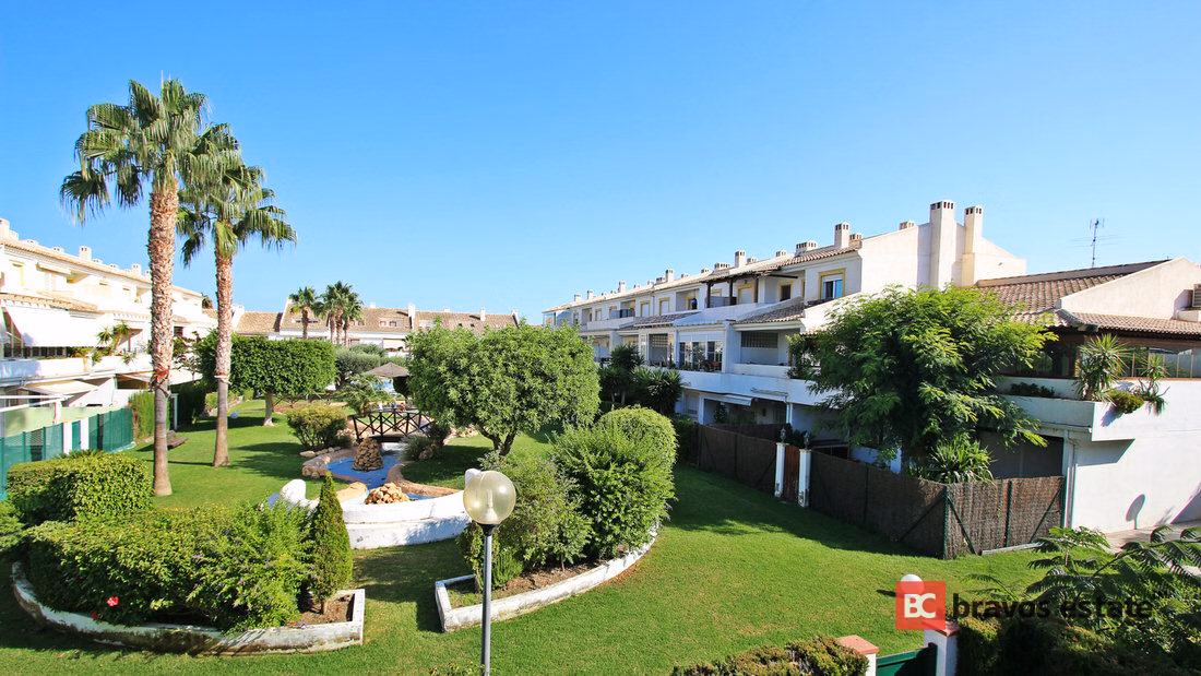 Spacious 4-Bedroom Bungalow in Playa de San Juan - 10