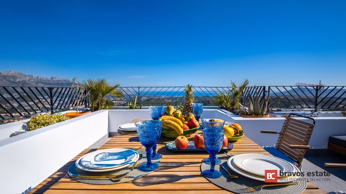 Villa with Mountain & Sea Views in Polop 1