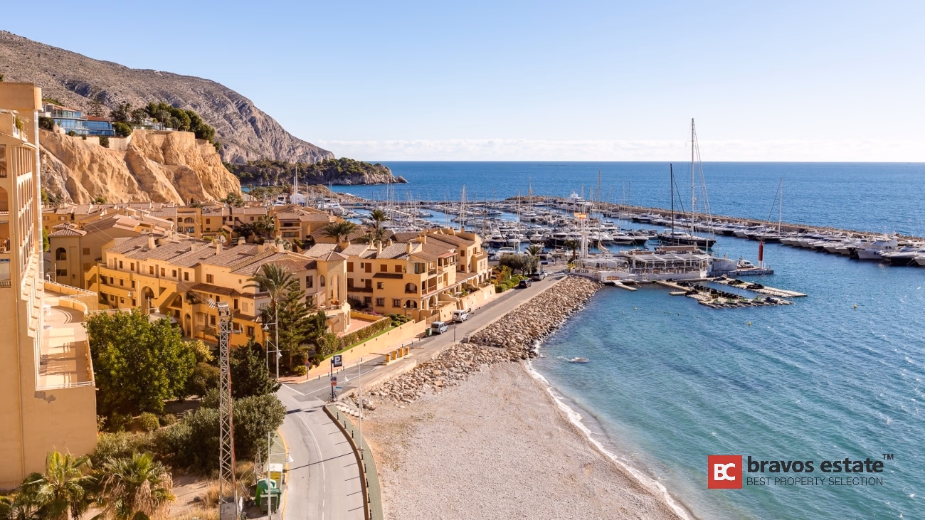 Seafront 2-Bedroom Apartment in Altea - 8