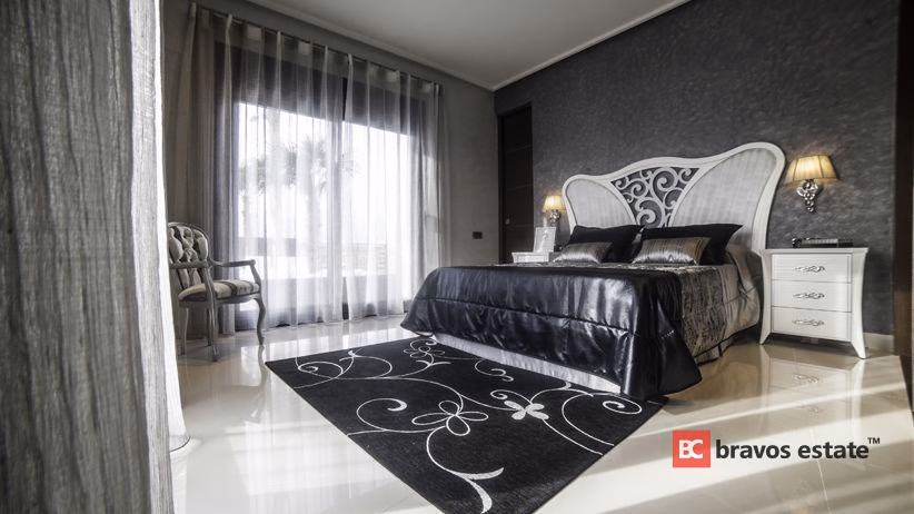 Beachside 3-Bedroom Villa in Campoamor · 193 m² - 14