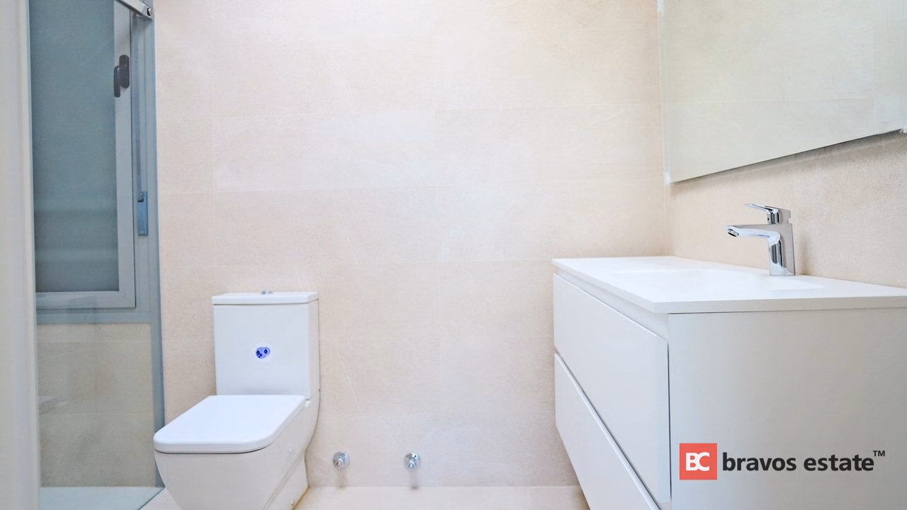 Spacious 3-Bedroom Villa in Playa de San Juan - 2