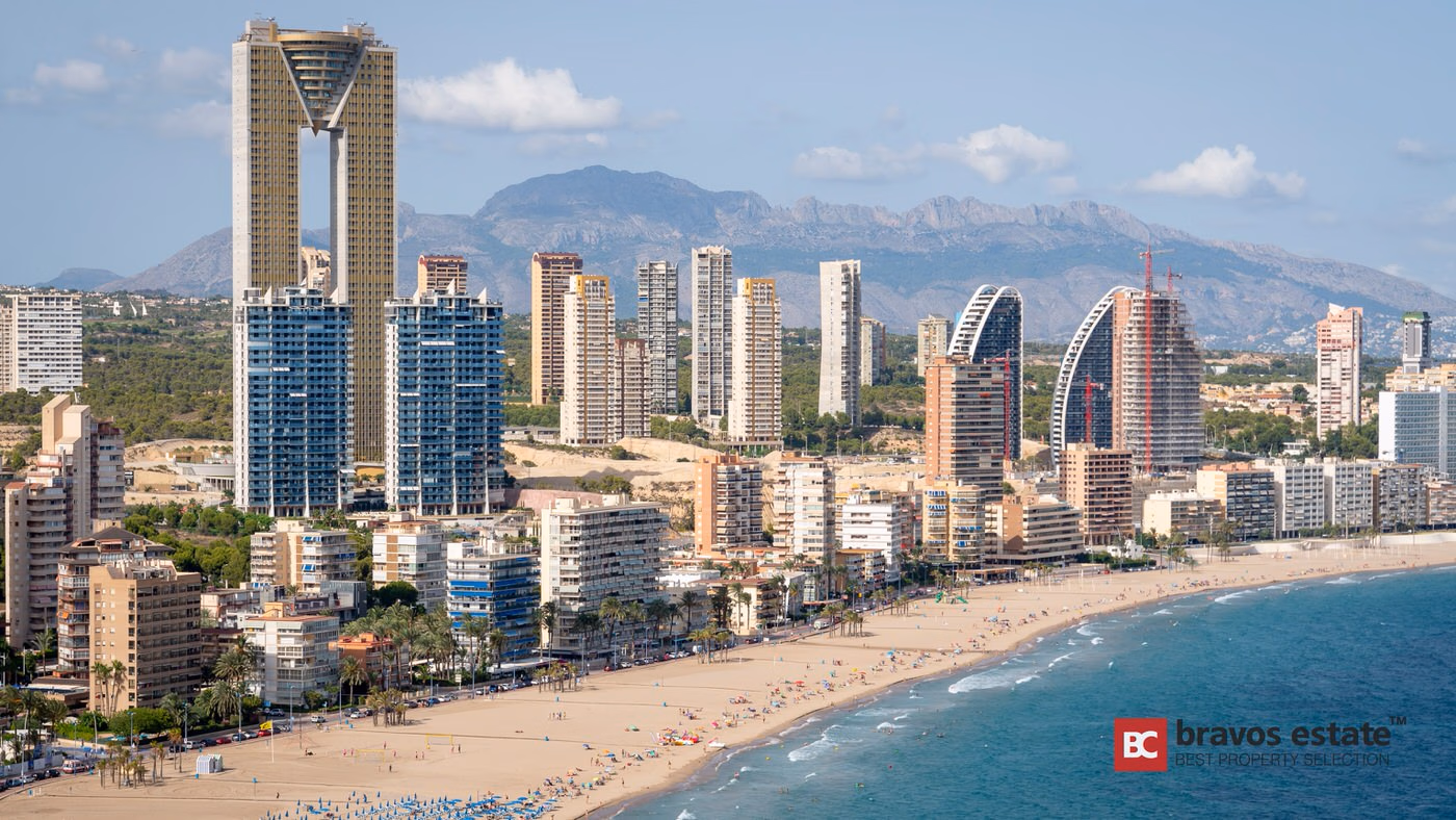 Beachside 2-Bedroom Apartment in Benidorm - 9