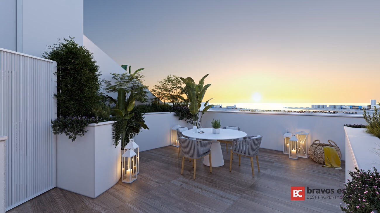 Beachside 4-Bedroom Apartment in Alicante · 123 m² - 8
