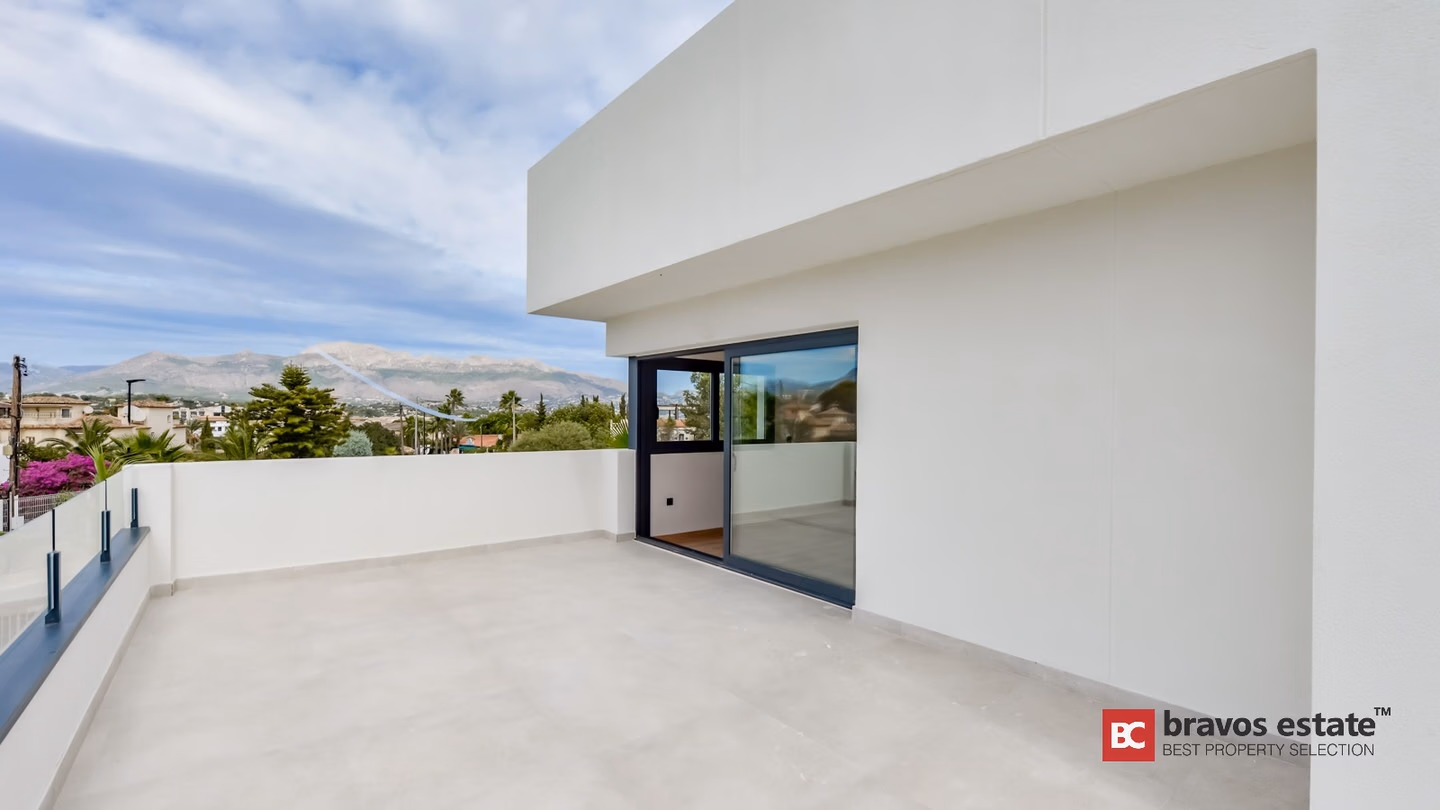 Villa with Elevator and En-Suite Bedrooms in Alfaz del Pi - 35