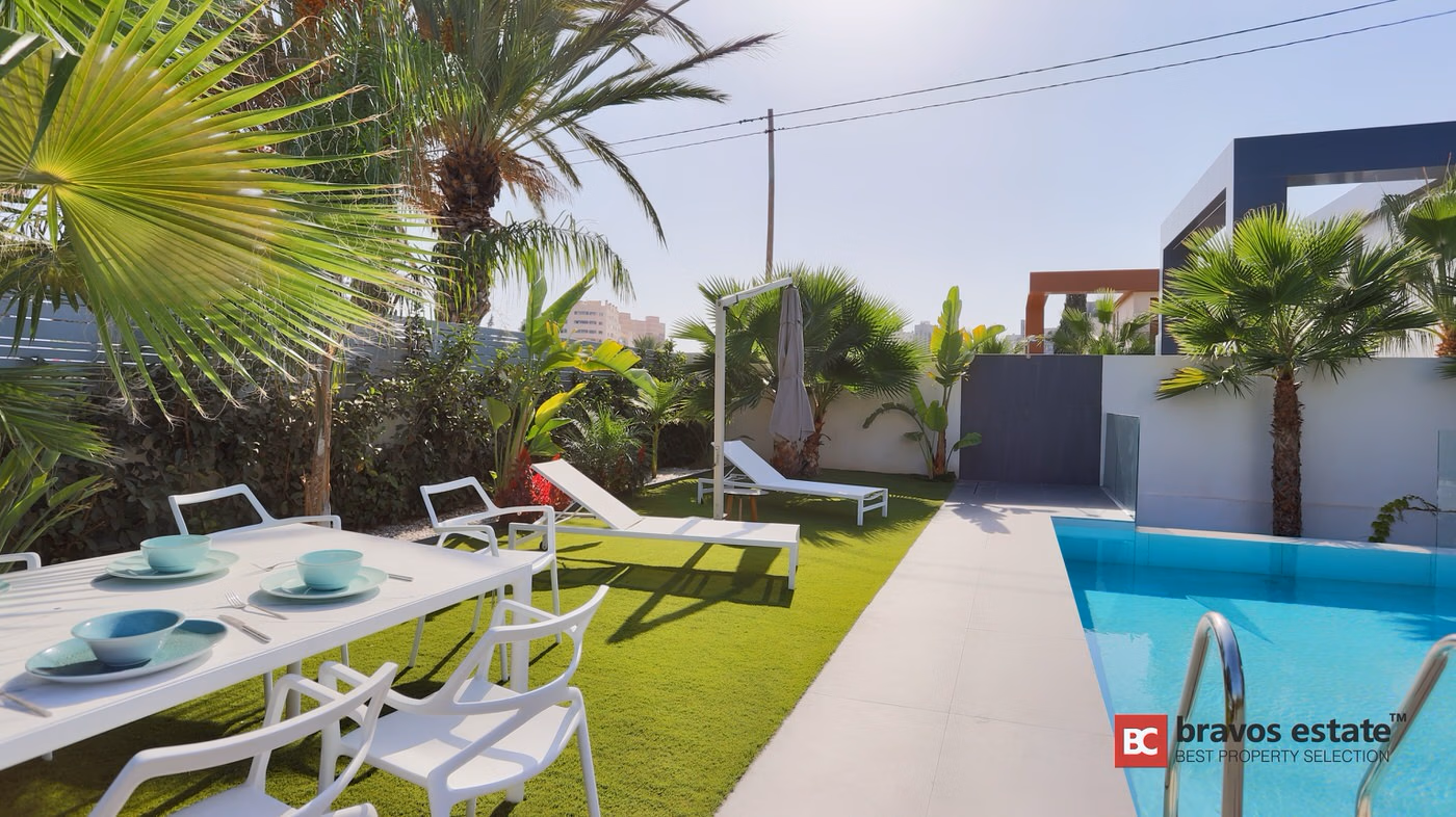 Beachside 7-Bedroom Villa in Playa de San Juan - 4