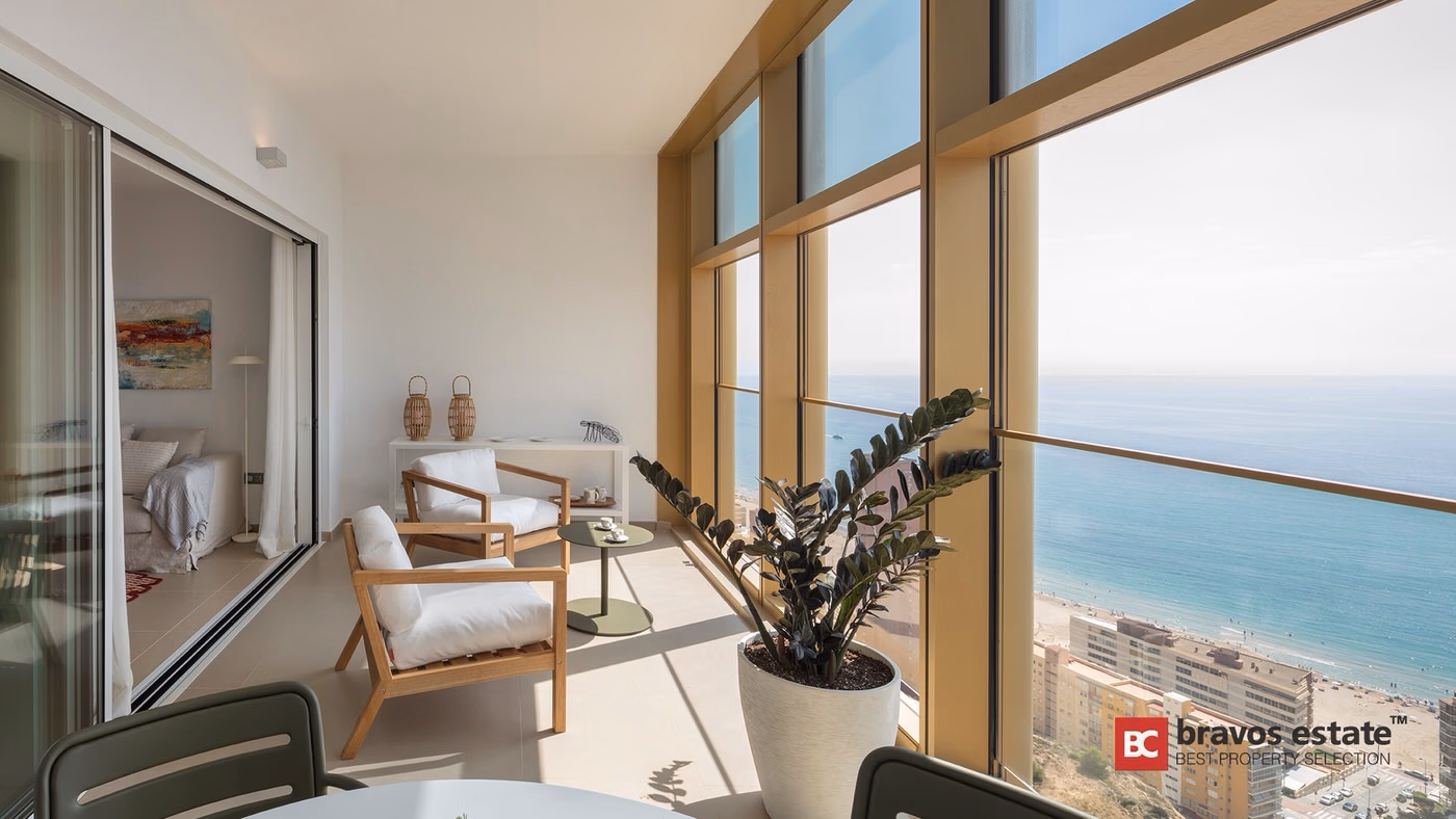 Beachside 2-Bedroom Apartment in Benidorm - 11