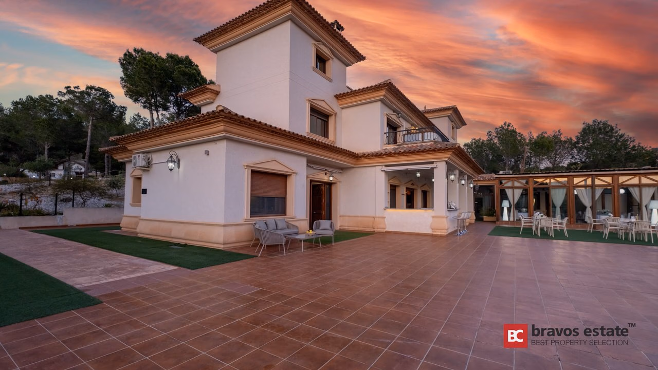 Villa De Lujo de 12 Dormitorios en Finestrat - 89