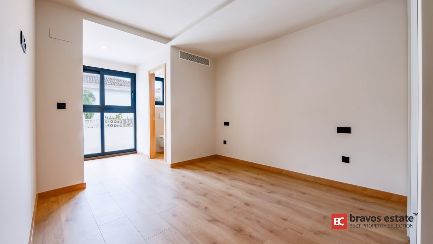 Villa with Elevator and En-Suite Bedrooms in Alfaz del Pi - 9
