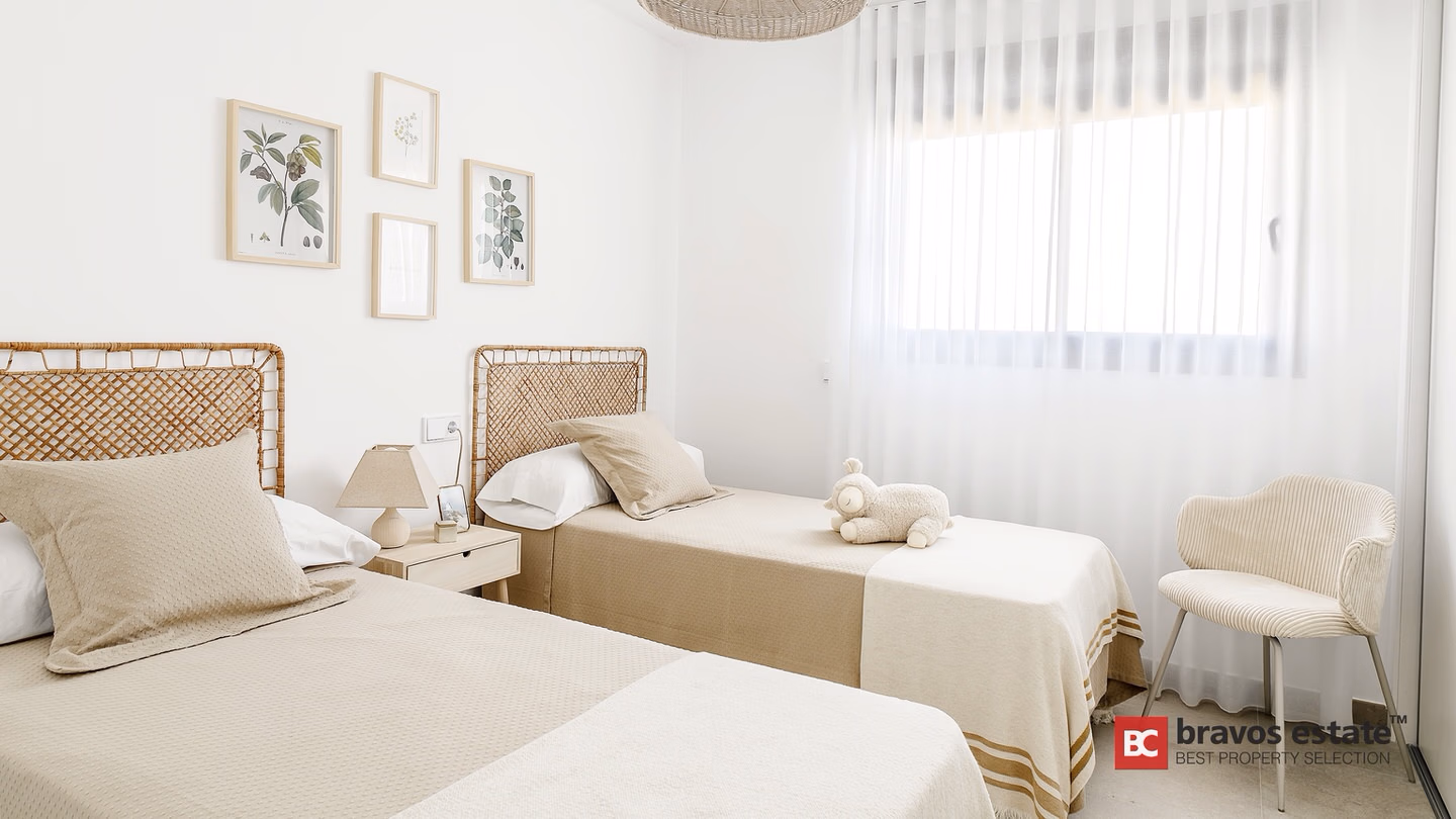 Beachside 2-Bedroom Apartment in Arenales del Sol - 9