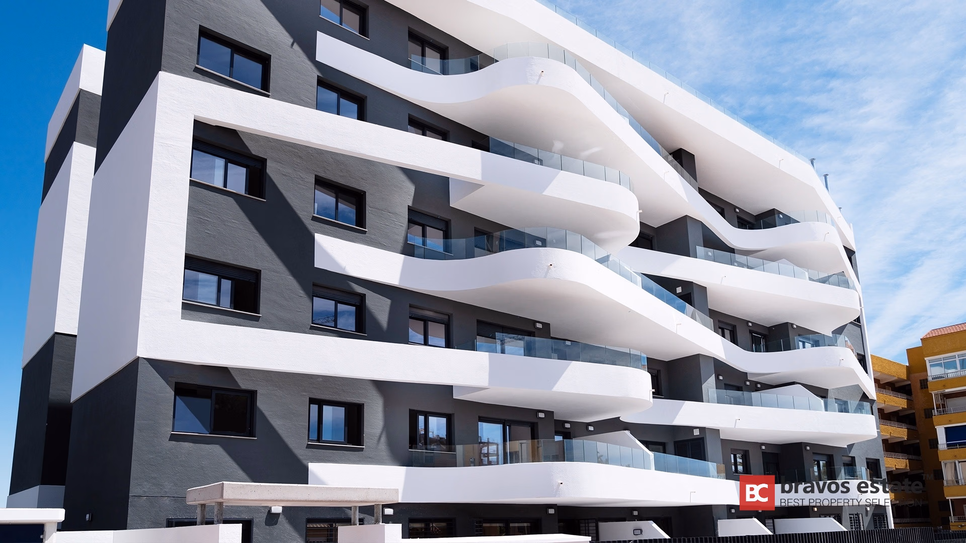 Apartamento Cerca del Mar de 3 Dormitorios en Punta Prima 1