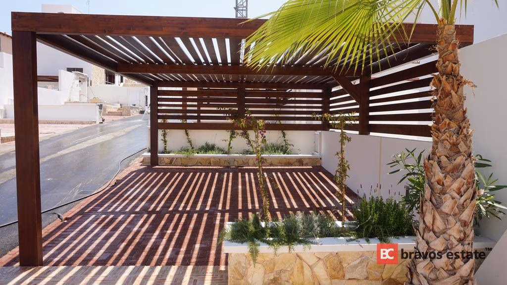 Beachside 4-Bedroom Villa in Torrevieja · 200 m² - 16