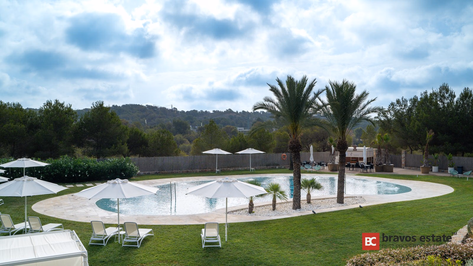 Villa Espaciosa de 3 Dormitorios en Las Colinas · 409 m² - 25