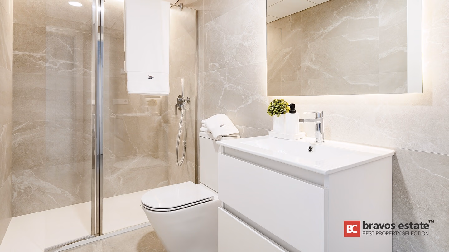 Beachside 2-Bedroom Apartment in Arenales del Sol - 12