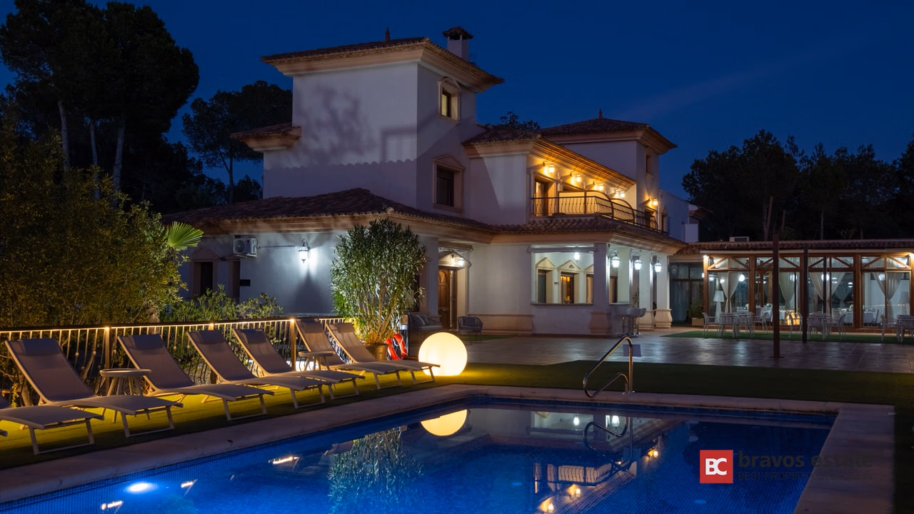 Villa De Lujo de 12 Dormitorios en Finestrat - 21