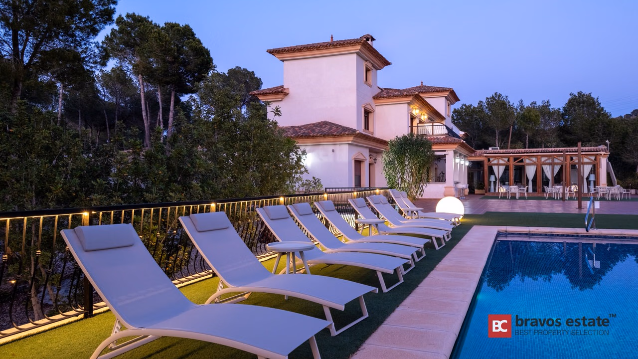 Villa De Lujo de 12 Dormitorios en Finestrat - 19