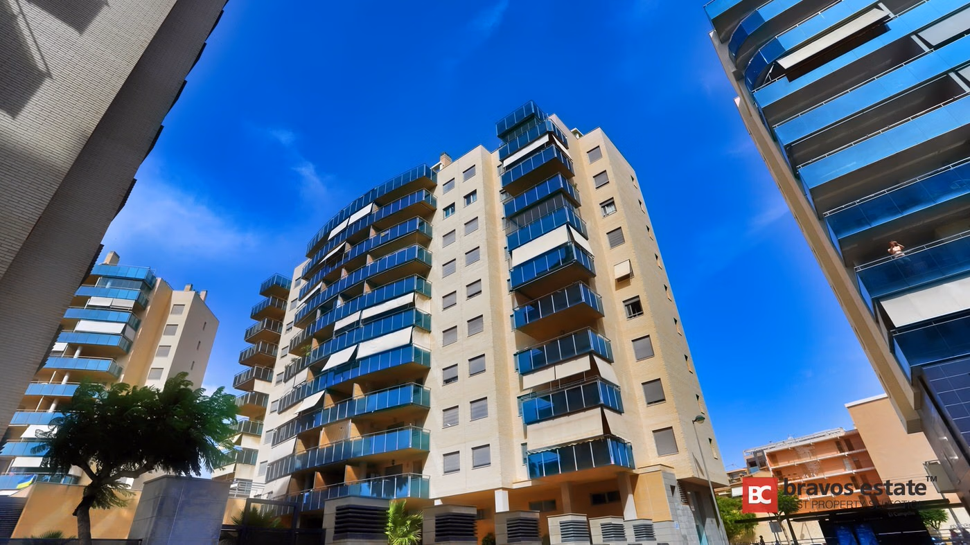 Beachside 3-Bedroom Apartment in El Campello - 22