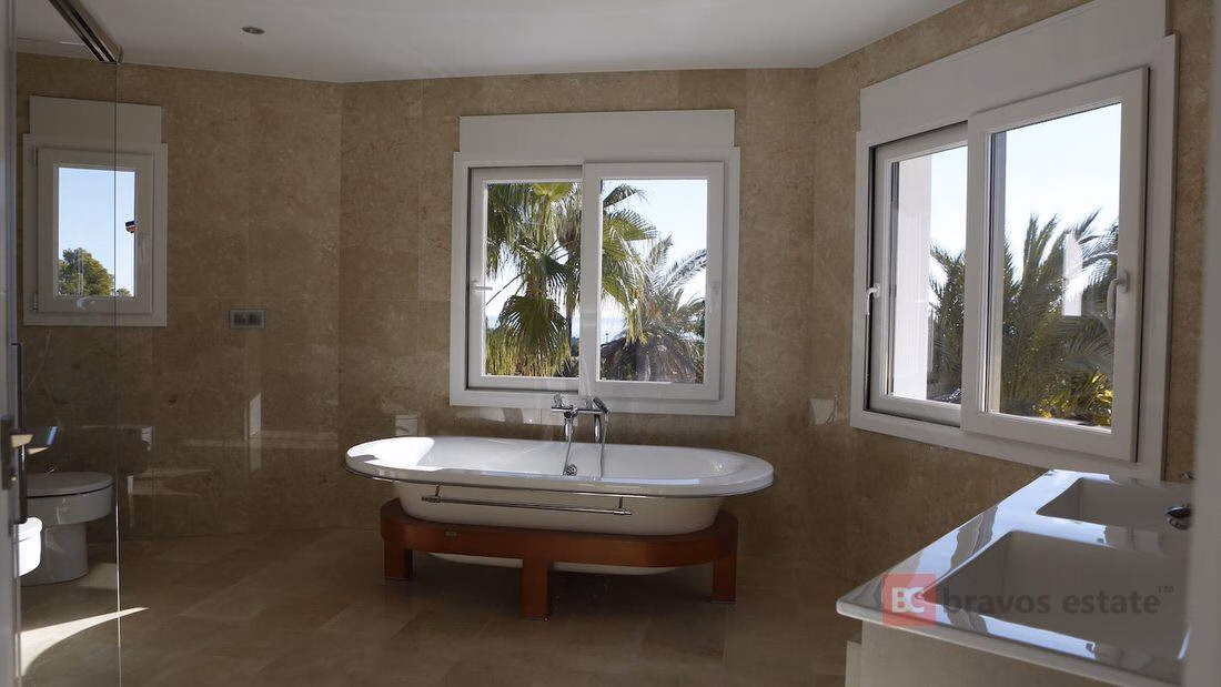 Villa De Lujo de 4 Dormitorios en Benissa · 465 m² - 5