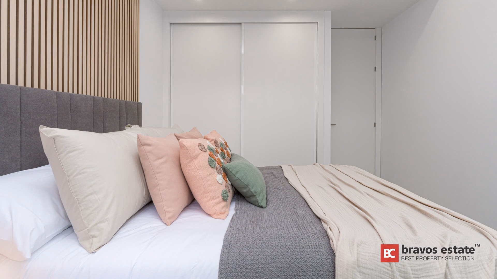 Apartamento de 3 Dormitorios con Vistas al Mar y al Skyline, Finestrat - 12