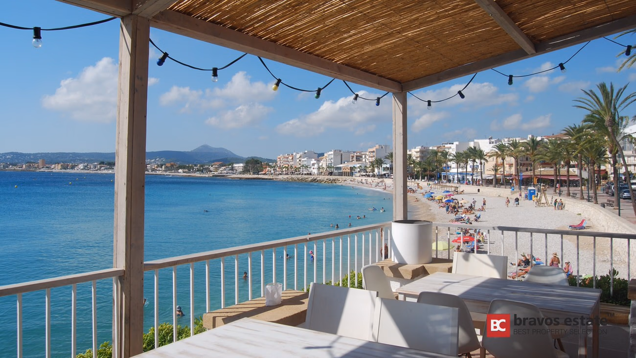 Beachside 2-Bedroom Apartment in Javea - 20