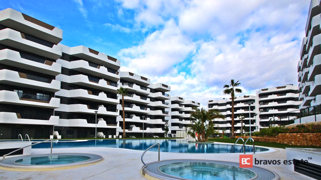 Beachside 2-Bedroom Apartment in Arenales del Sol · 113 m² - 1