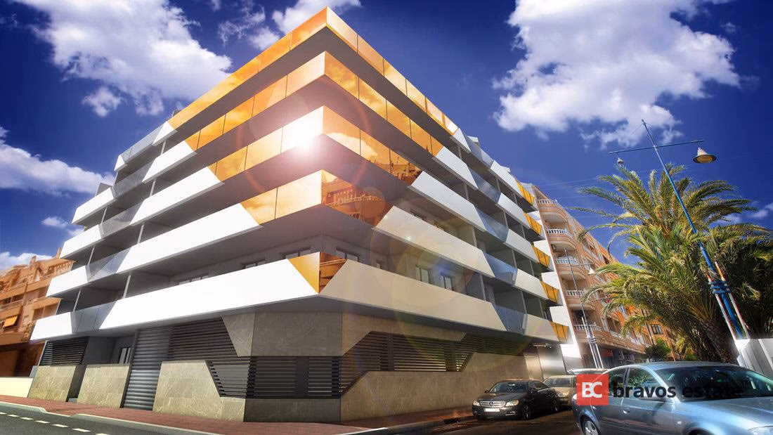 Seafront 2-Bedroom Apartment in Torrevieja - 7