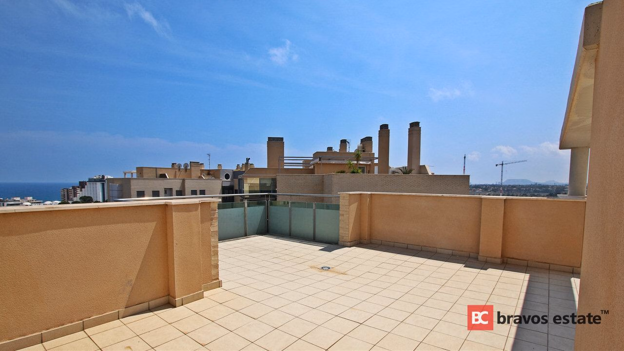 Beachside 4-Bedroom Apartment in El Campello · 141 m² - 5