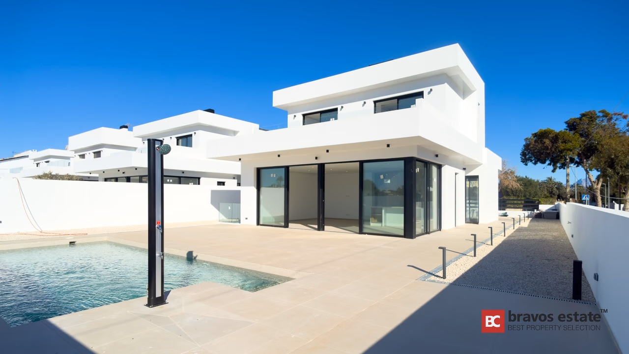 Villa Cerca del Mar de 5 Dormitorios en El Campello · 275 m² - 2