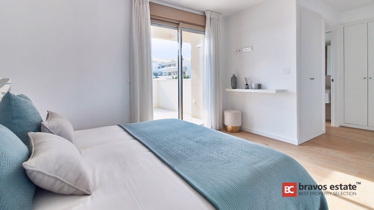 Bungalow Espacioso de 4 Dormitorios en Alicante - 7