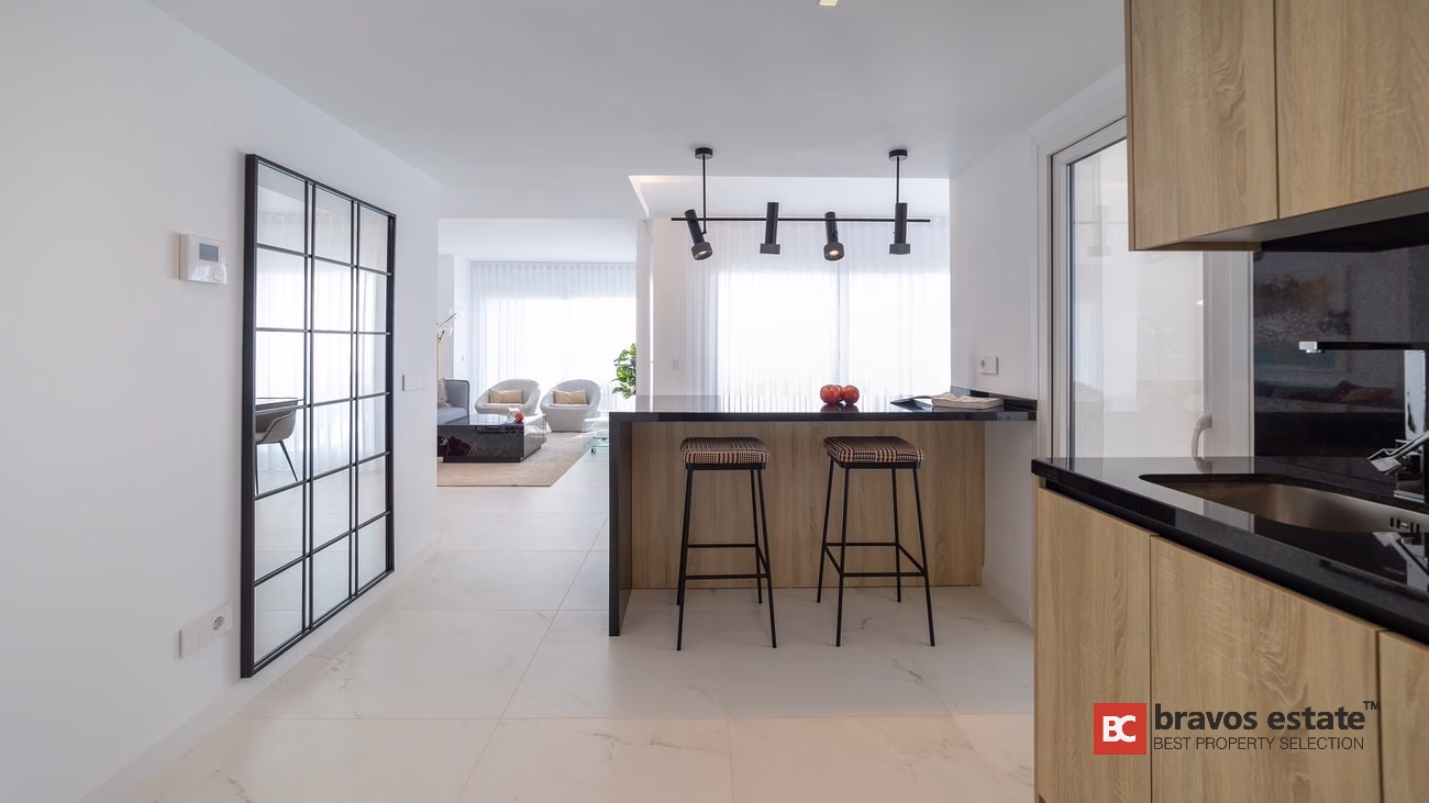 Seafront 3-Bedroom Apartment in Punta Prima - 20