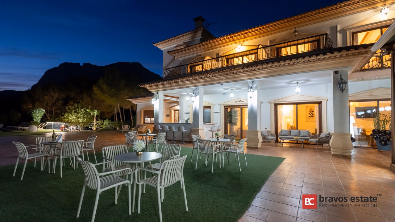 Villa De Lujo de 12 Dormitorios en Finestrat - 57