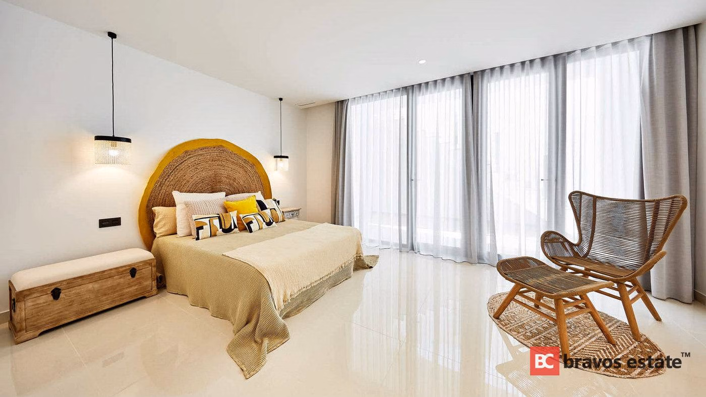 Villa con techos de 3,2 m y vistas al mar en las colinas de Benidorm - 14