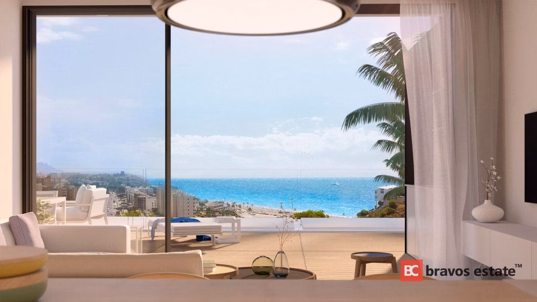 Beachside 2-Bedroom Apartment in Villajoyosa · 185 m² - 2
