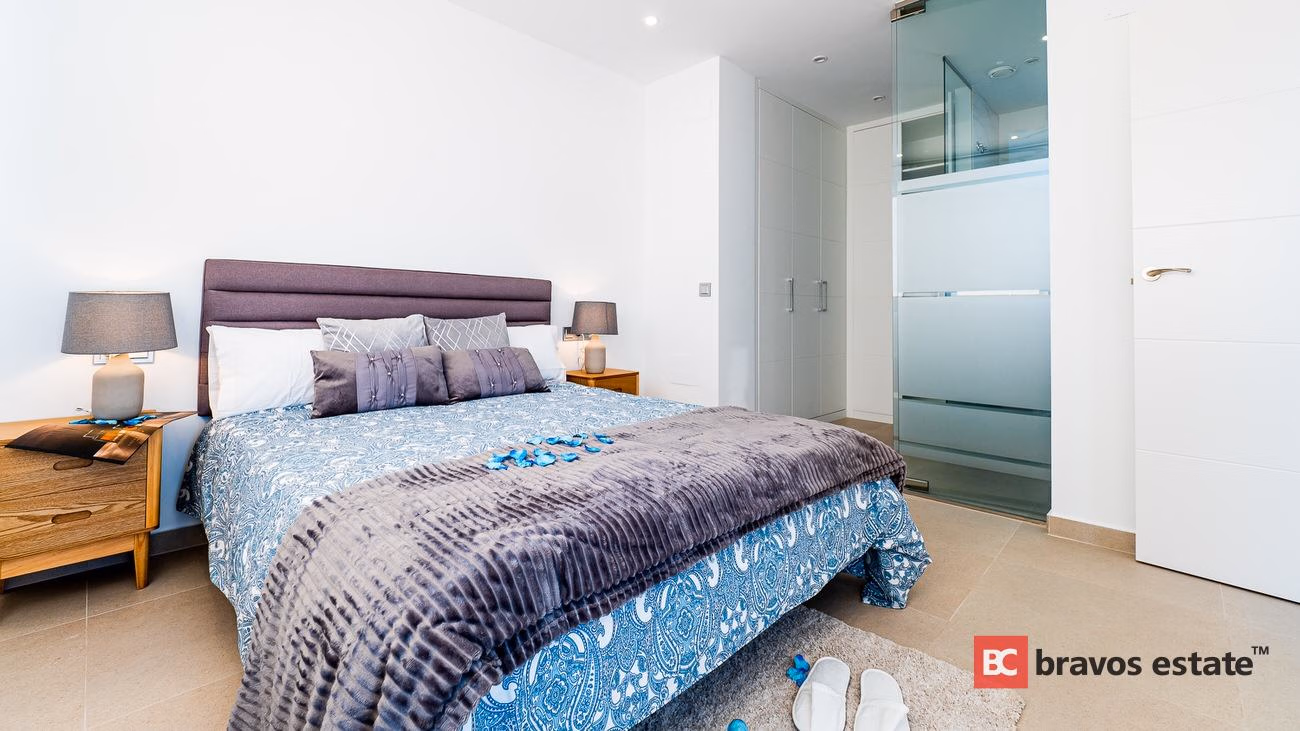 Villa de Obra Nueva de 5 Dormitorios en Torrevieja - 3