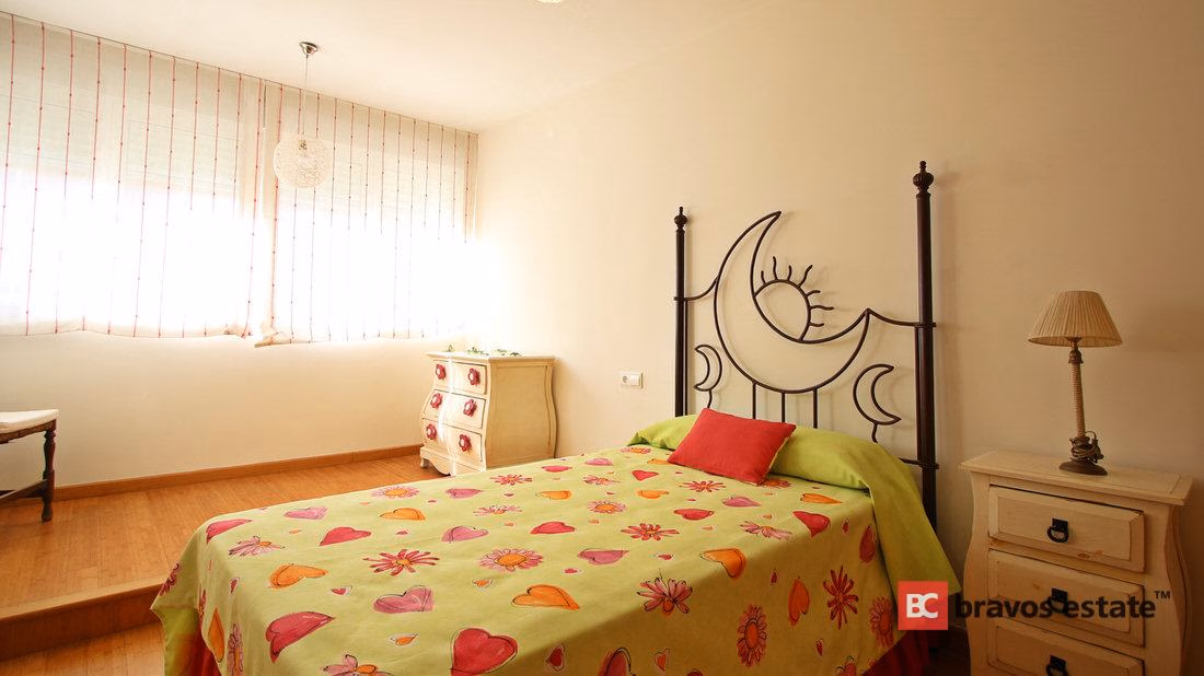 Spacious 4-Bedroom Bungalow in Playa de San Juan - 11