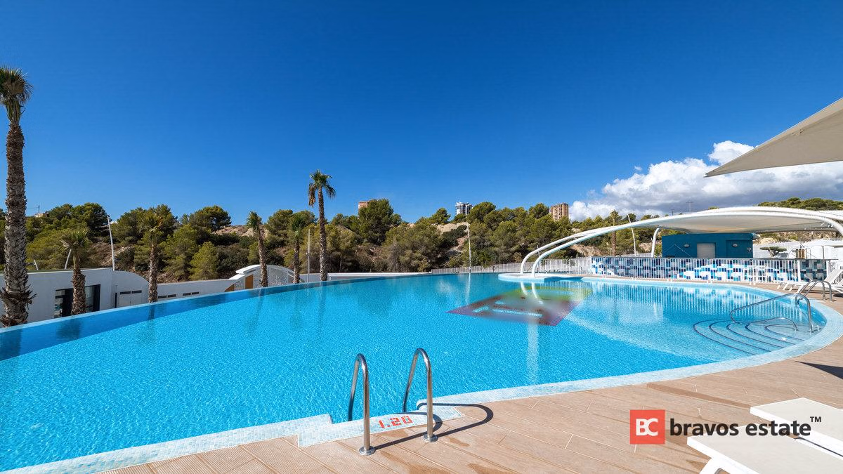Seafront 2-Bedroom Apartment in Benidorm · Ref 1600 - 6