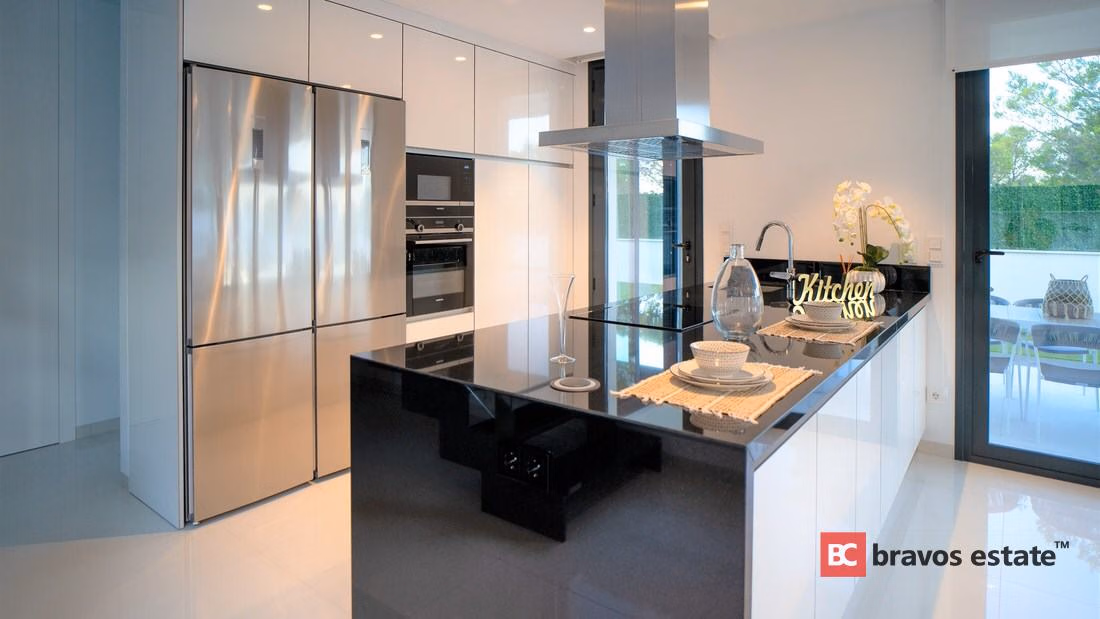 Spacious 3-Bedroom Villa in Finestrat · 282 m² - 9