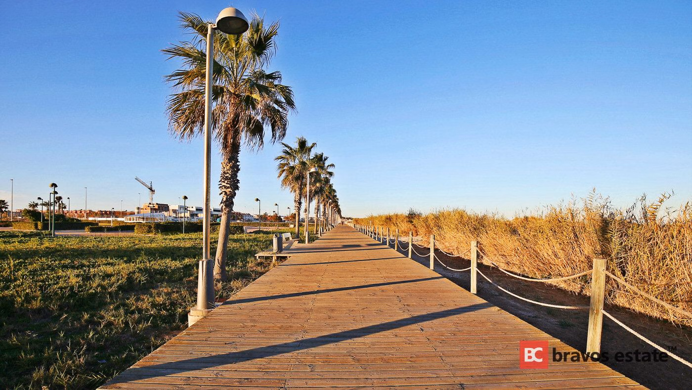 Beachside 3-Bedroom Bungalow in Torre de la Horada - 7