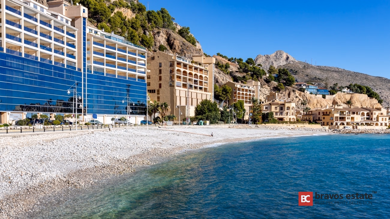 Seafront 2-Bedroom Apartment in Altea - 2