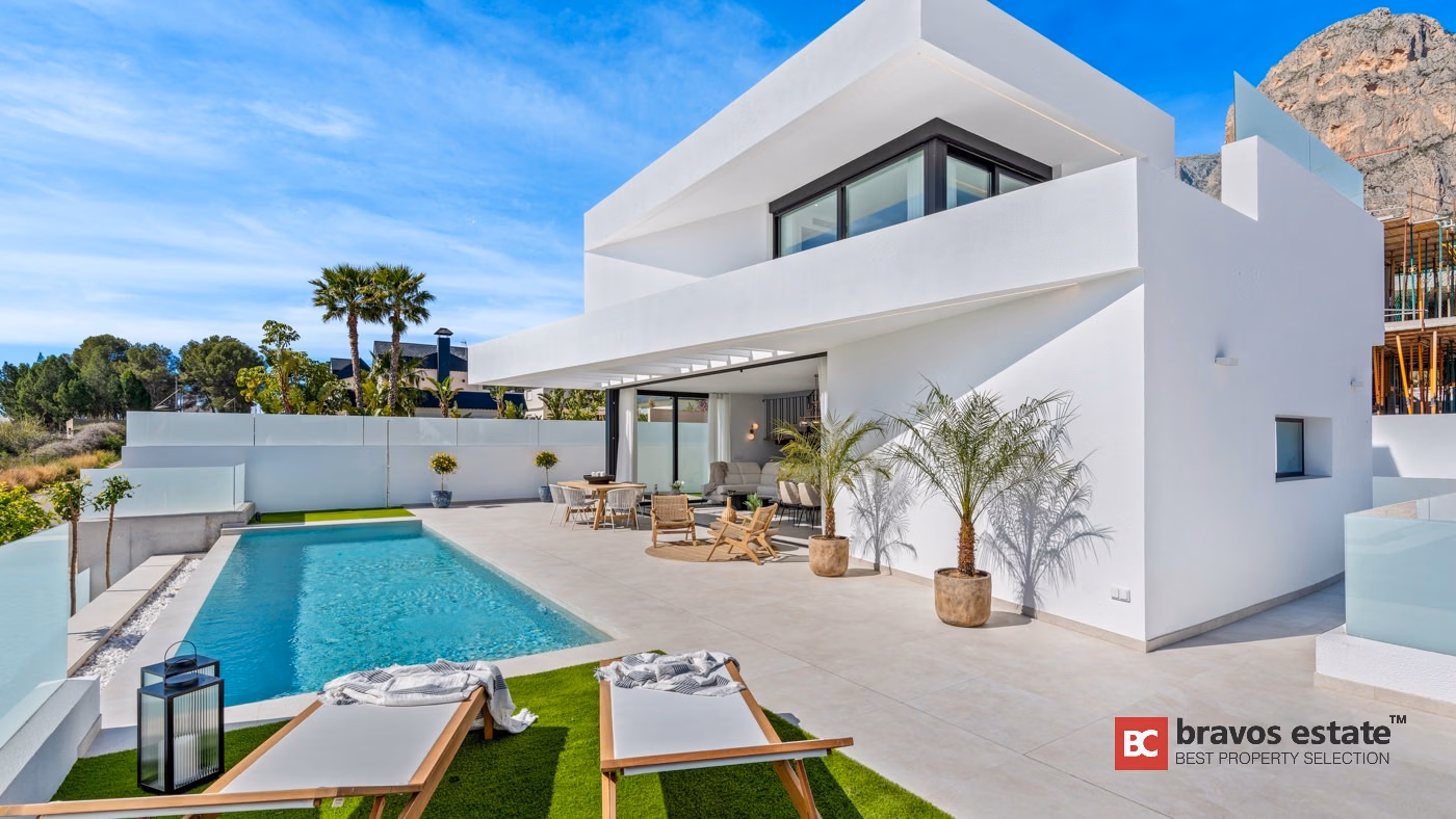 Villa with 140 m² Basement and Solar Power in La Nucía - 4